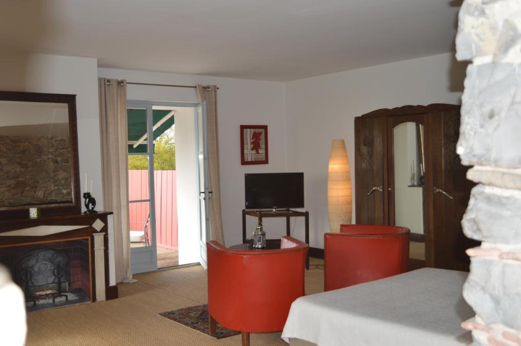 La Ferme Ostalapia Bed & Breakfast Ahetze Oda fotoğraf